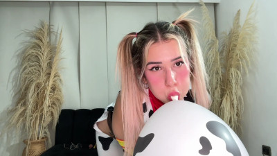 PinkySweet - Cute cowgirl playing with balloons