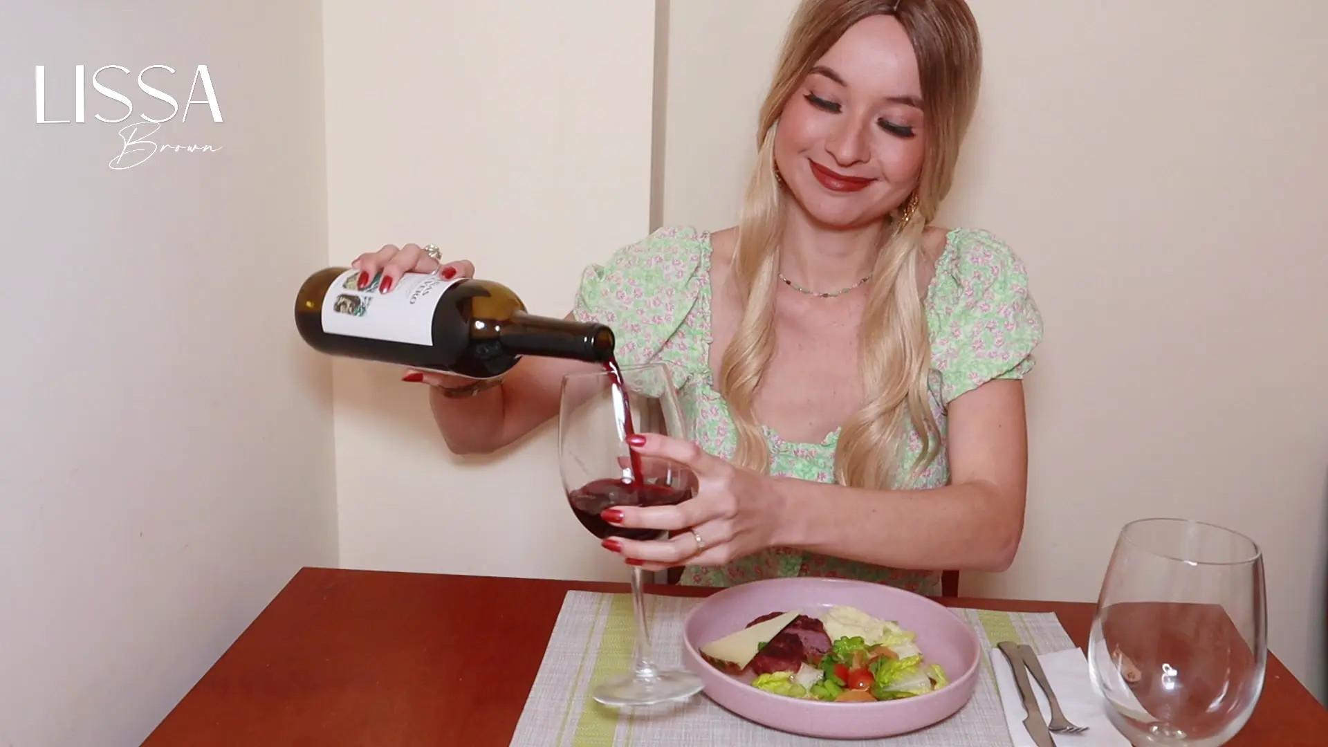 Exclusive Leak: Lissa Brown - A dinner with you - Stream in FullHD | Hotleakxxx.com