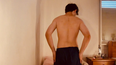 JustLeo25 - 25 year old boy shows his ass