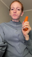 Alice_Ginger - I am gnawing delicious carrots