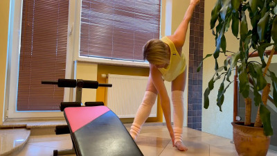 Tatjana Po - Wife does her secret beauty workout