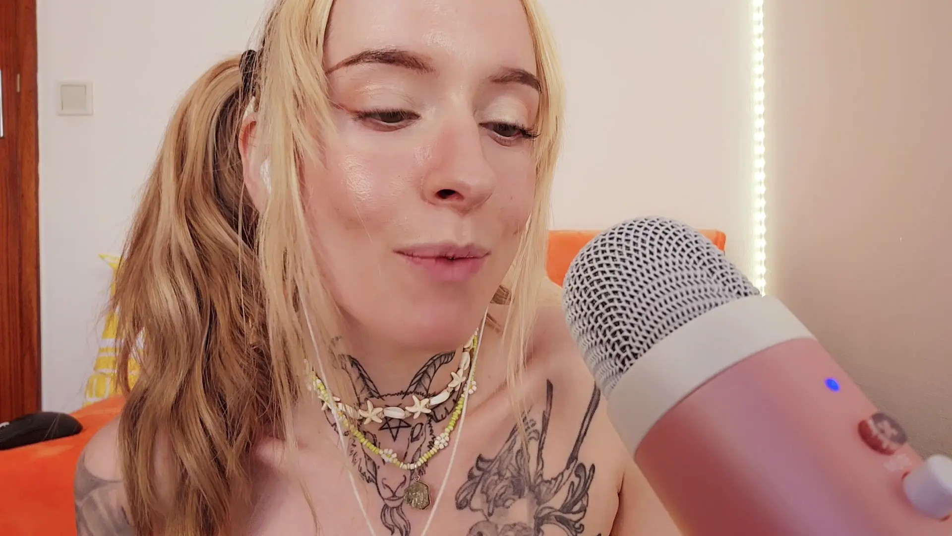 Exclusive Leak: Kitty Wild - Trying ASMR For The First Time :3 - Stream in FullHD | Hotleakxxx.com