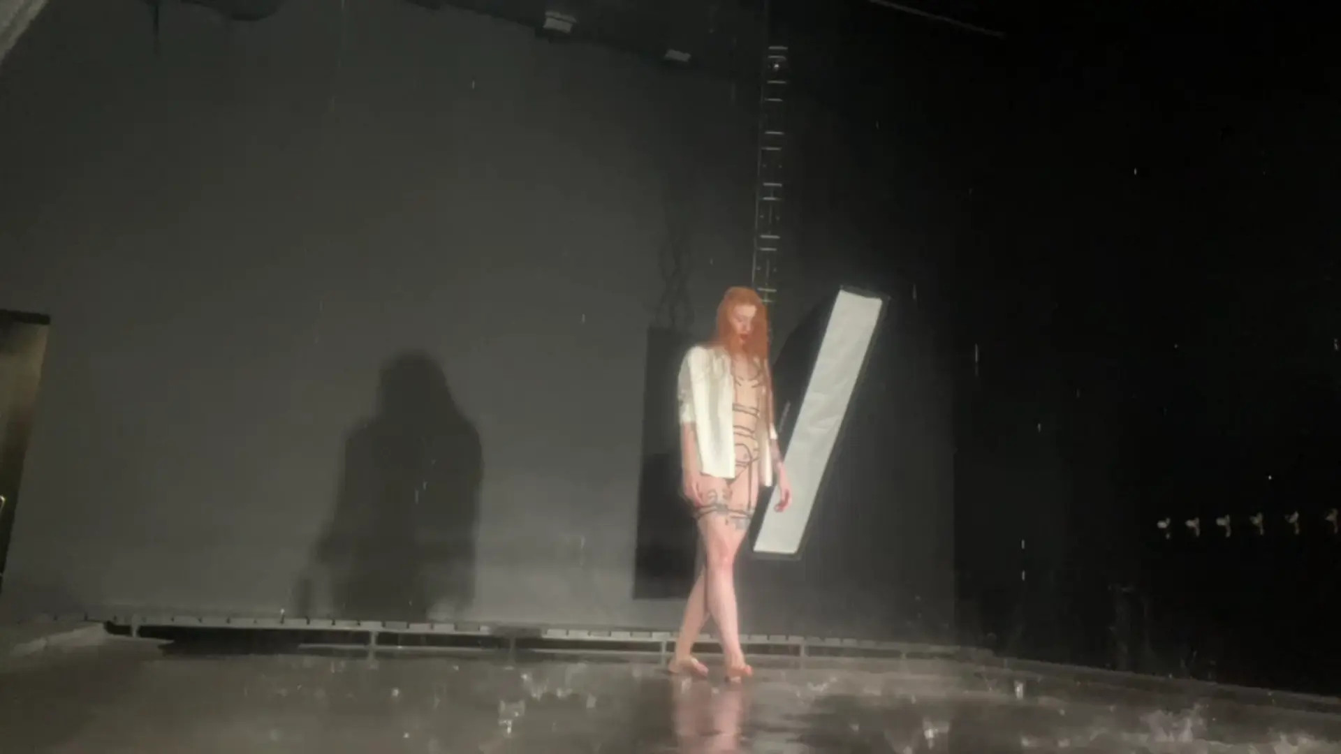 Exclusive Leak: Alice_Ginger - photoshoot in the rain - Stream in FullHD | Hotleakxxx.com
