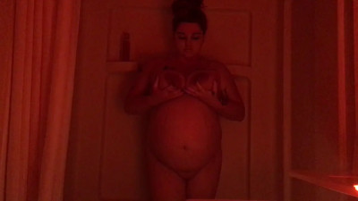 Hookahqueeen - Pregnant shower time fun