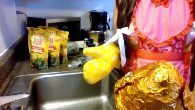 saralovedoll - Sexy Holiday Cooking Show: Making Stuffing Easy Recipe
