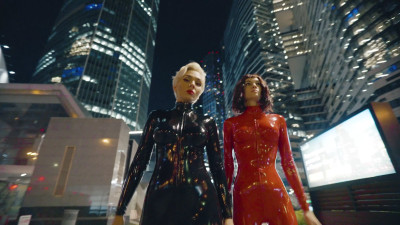 katerina_piglet - walking in latex