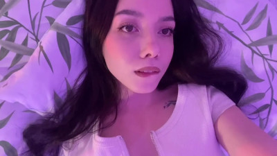 EmilyTing - Finger Sucking