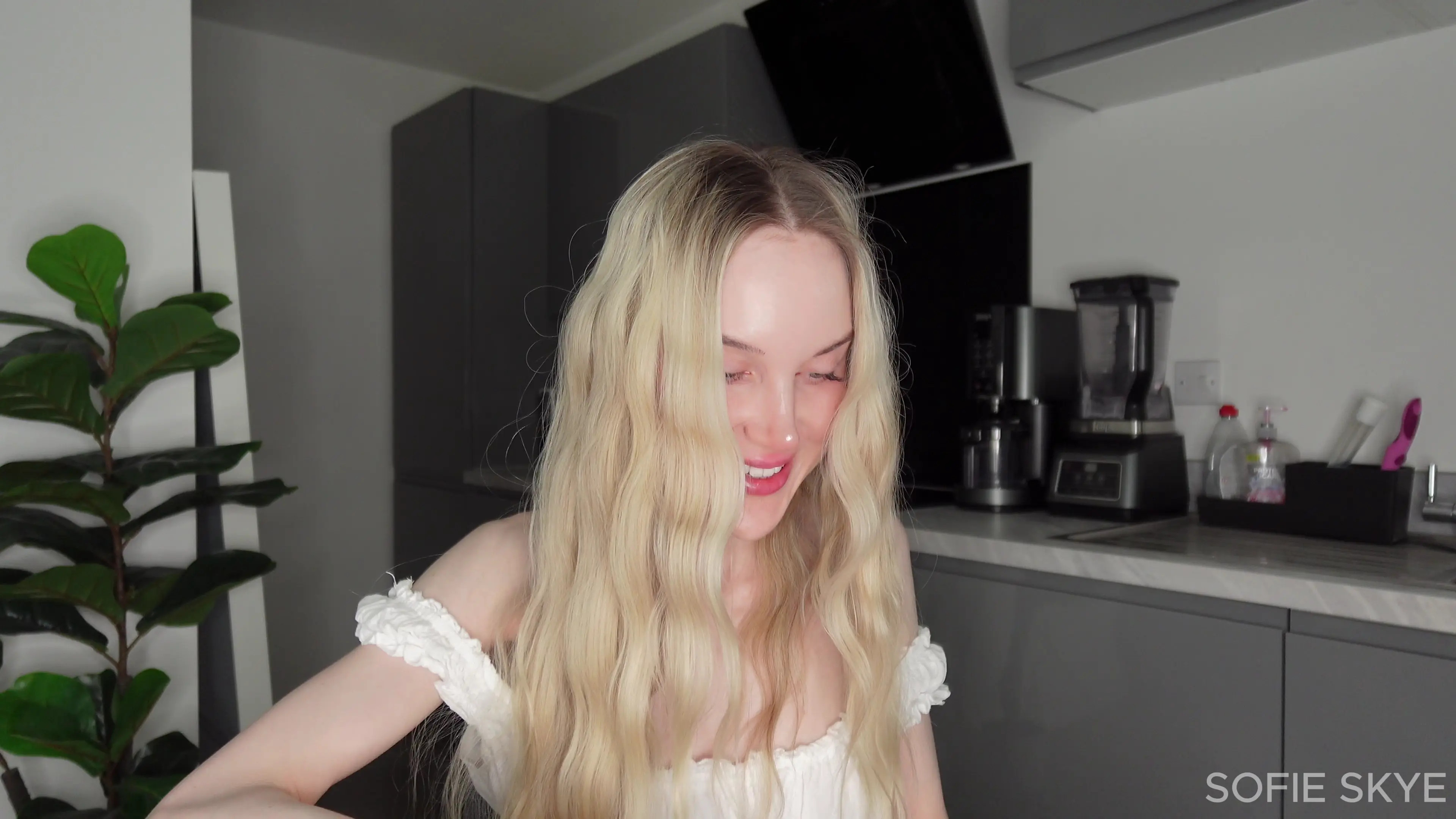 Exclusive Leak: Sofie Skye - MV Awards Winner Crown Unboxing and Try On - MV Awards 2025 - Stream in FullHD | Hotleakxxx.com