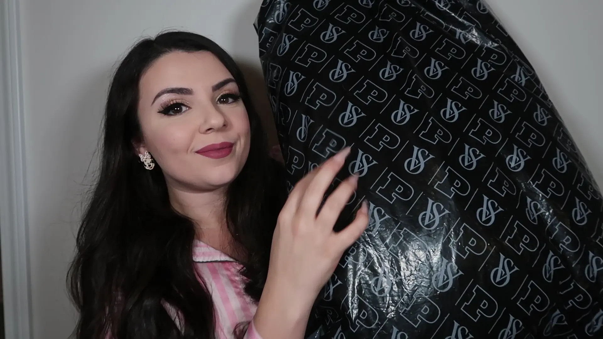 Exclusive Leak: nicholeasmr - ASMR Victoria's Secret Haul - Stream in FullHD | Hotleakxxx.com