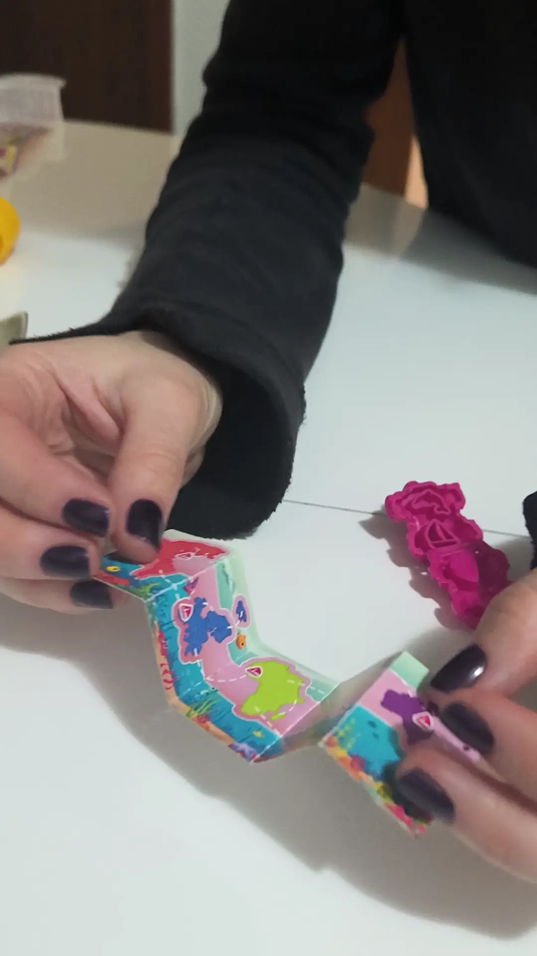 Exclusive Leak: FenekManul - Nice girl opens kinder surprise and doesn't know what to do - Stream in FullHD | Hotleakxxx.com