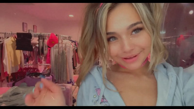 Mia Kay - Little Slut Dancing and Twerking
