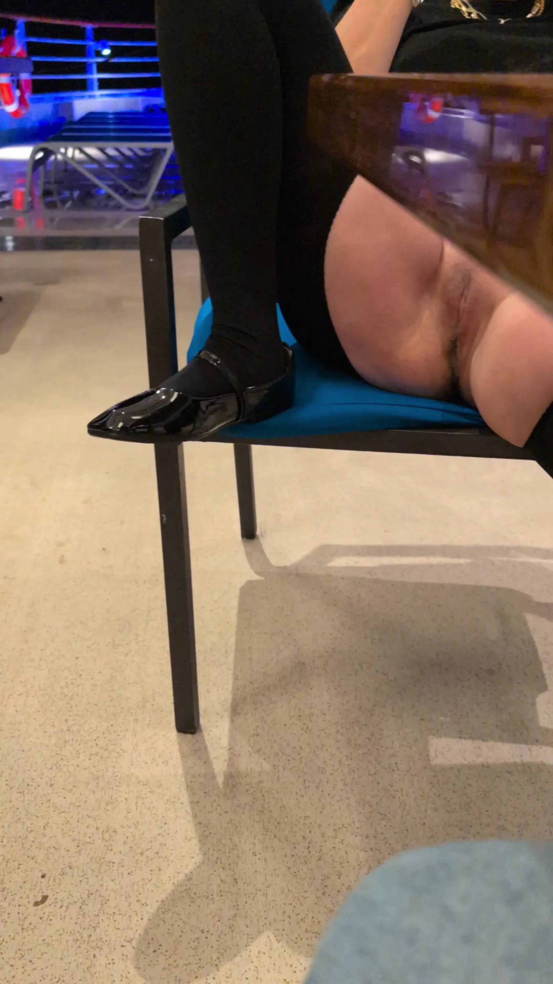 Exclusive Leak: Tinys40dds - Flashing my pussy at the pool bar on the cruise - Stream in FullHD | Hotleakxxx.com