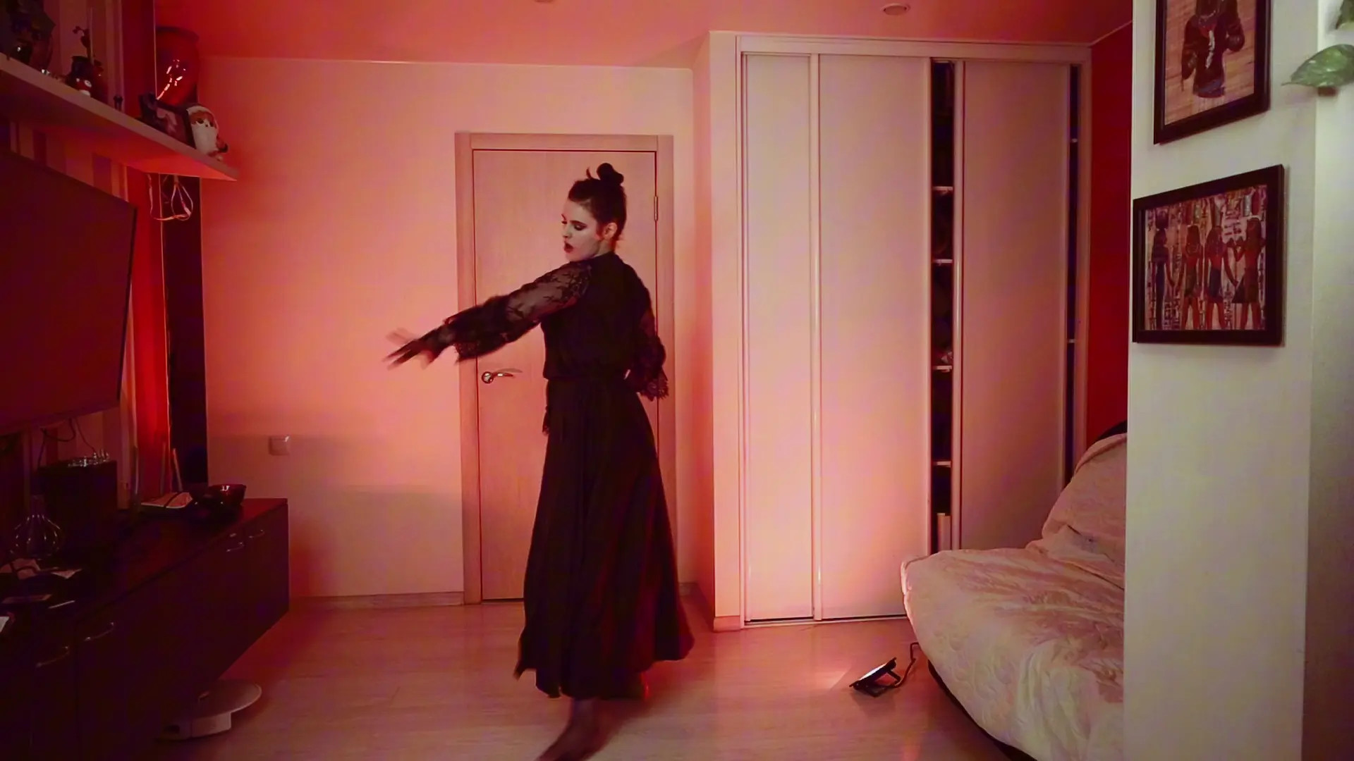 Exclusive Leak: Roni_Tailed - ROLE PLAY: SEXY VAMPIRE DANCE ONLY FOR YOU - Stream in FullHD | Hotleakxxx.com