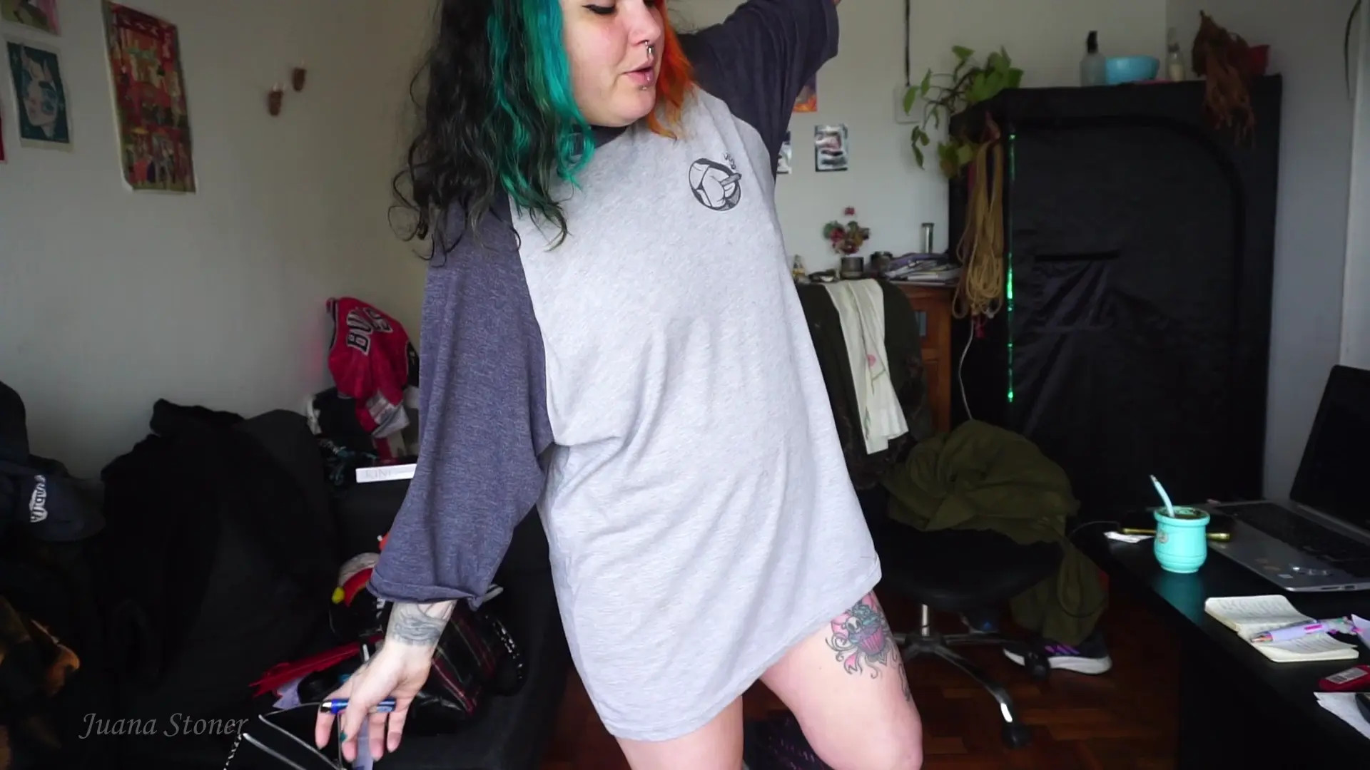 Exclusive Leak: Juana Stone - Dancing while I tidy up the room - Stream in FullHD | Hotleakxxx.com