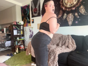 VanessaStrawberry - Curvy Goth Teen Striptease