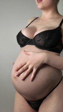 Aeriekristina - oiling my preggo body