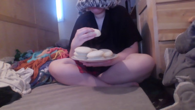 terrigreen - 8-17-25 Figure eating sandwiches