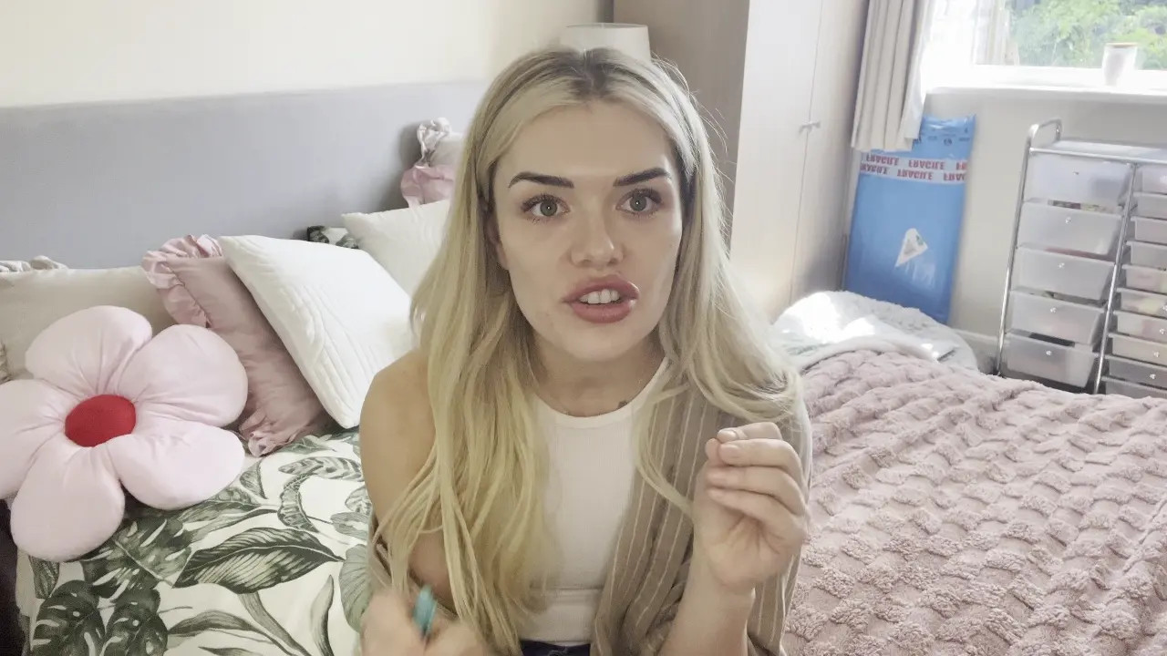 Exclusive Leak: LeakyGrace - Holding challenge preparation - Stream in FullHD | Hotleakxxx.com