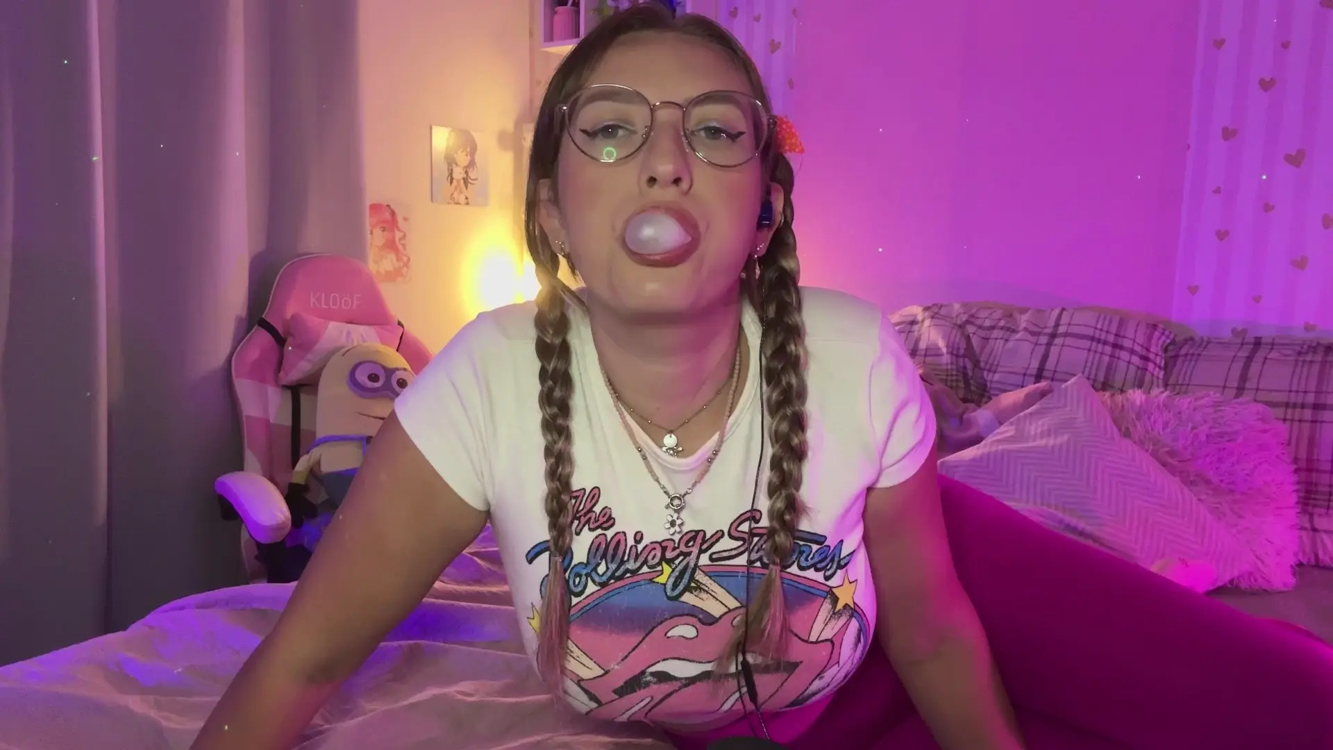 Exclusive Leak: Clara Cerejinha - ASMR Chewing Gum and Sensual Bubble Popping in Leggings - Stream in FullHD | Hotleakxxx.com
