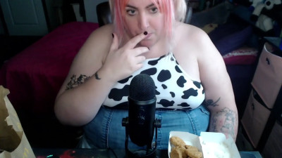 moo cow momo - Fat Trans Feedee Girl Eats A McDonalds Lunch
