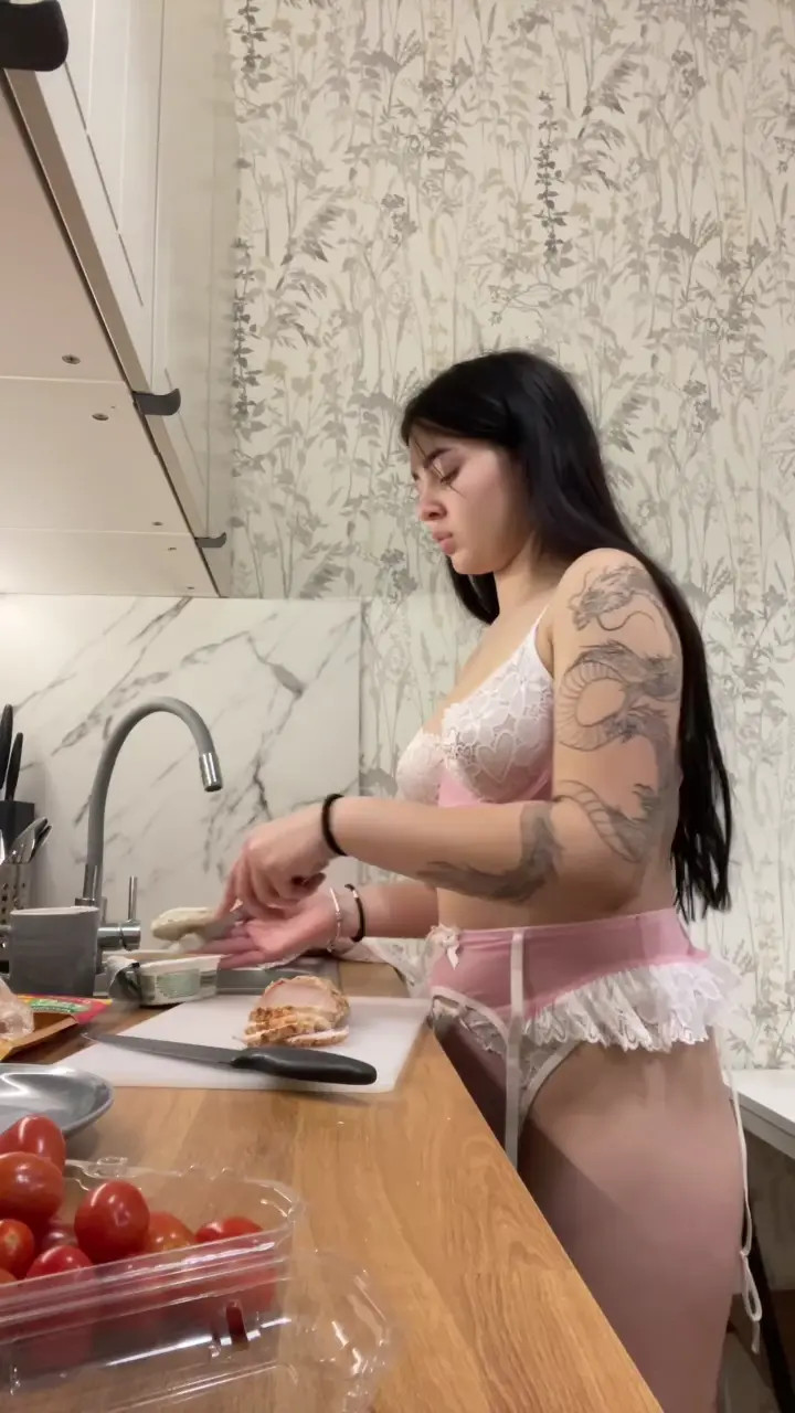 Exclusive Leak: ValeryLee - Charming Girl Cooking in the Kitchen - Stream in FullHD | Hotleakxxx.com
