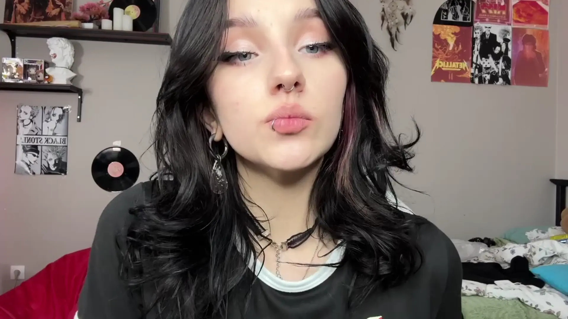 Exclusive Leak: Via_Young - Taking care of my mouth and pierced lips - Stream in FullHD | Hotleakxxx.com