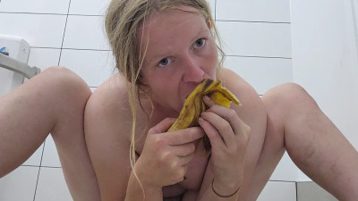 FrankieQuinn - Messy sensual naked banana eating