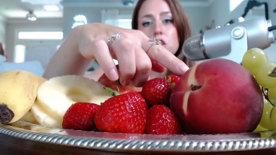 dietmarshmallow - ASMR Fresh Fruit Mukbang
