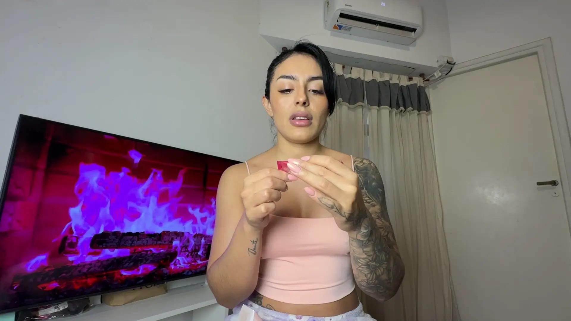 Exclusive Leak: DellaSmith - Testing my new lip gloss - Stream in FullHD | Hotleakxxx.com