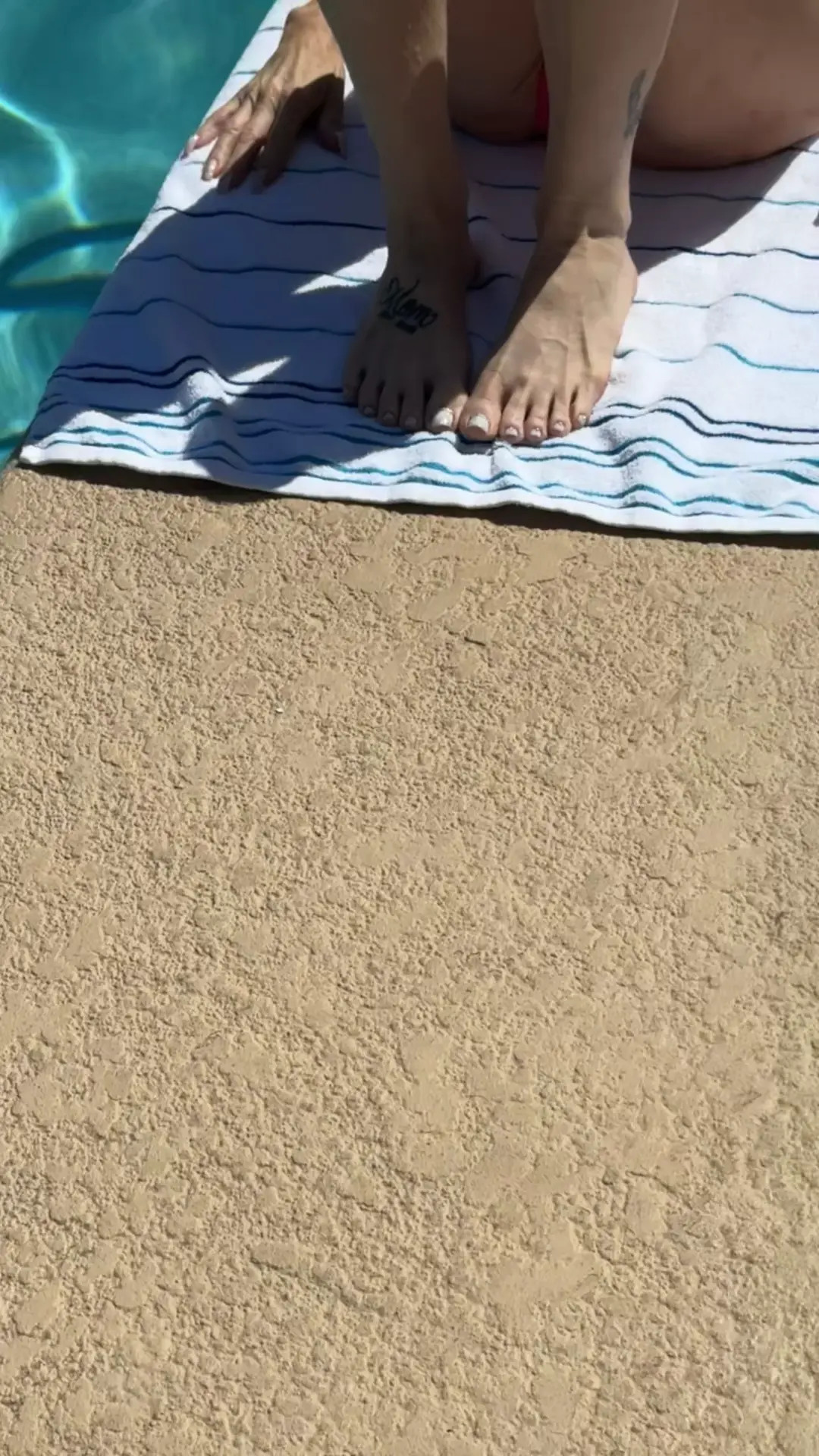 Exclusive Leak: KarissaKoxx - Poolside Serenity in Pink - Stream in FullHD | Hotleakxxx.com