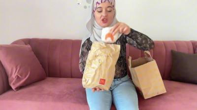 Naseeraa - Mukbang - Eating McDonalds