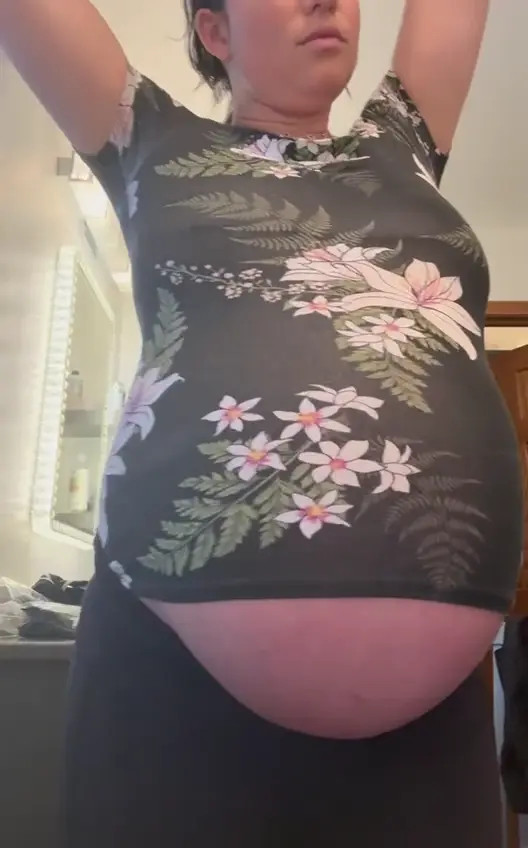 Exclusive Leak: SexyMomof4 - Trying To Still Look Pretty At 7 Months Along - Stream in FullHD | Hotleakxxx.com