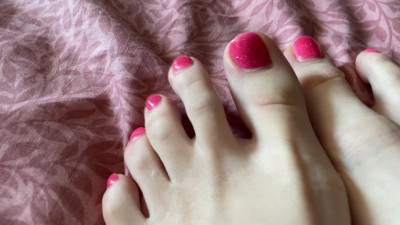 LadyHeavenian - My pink toe nails