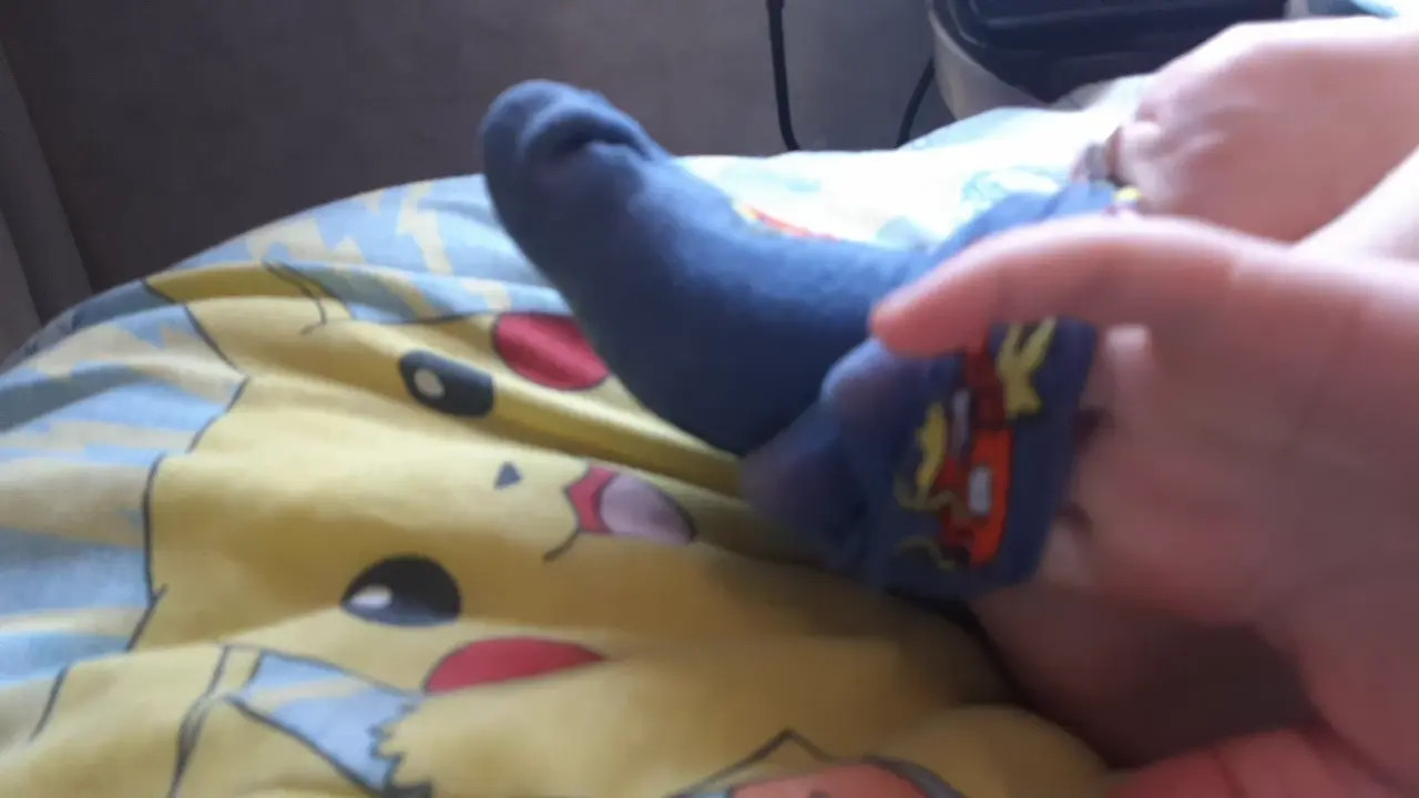 Exclusive Leak: Lukey1028 - Putting on Socks from my Collection - Stream in FullHD | Hotleakxxx.com