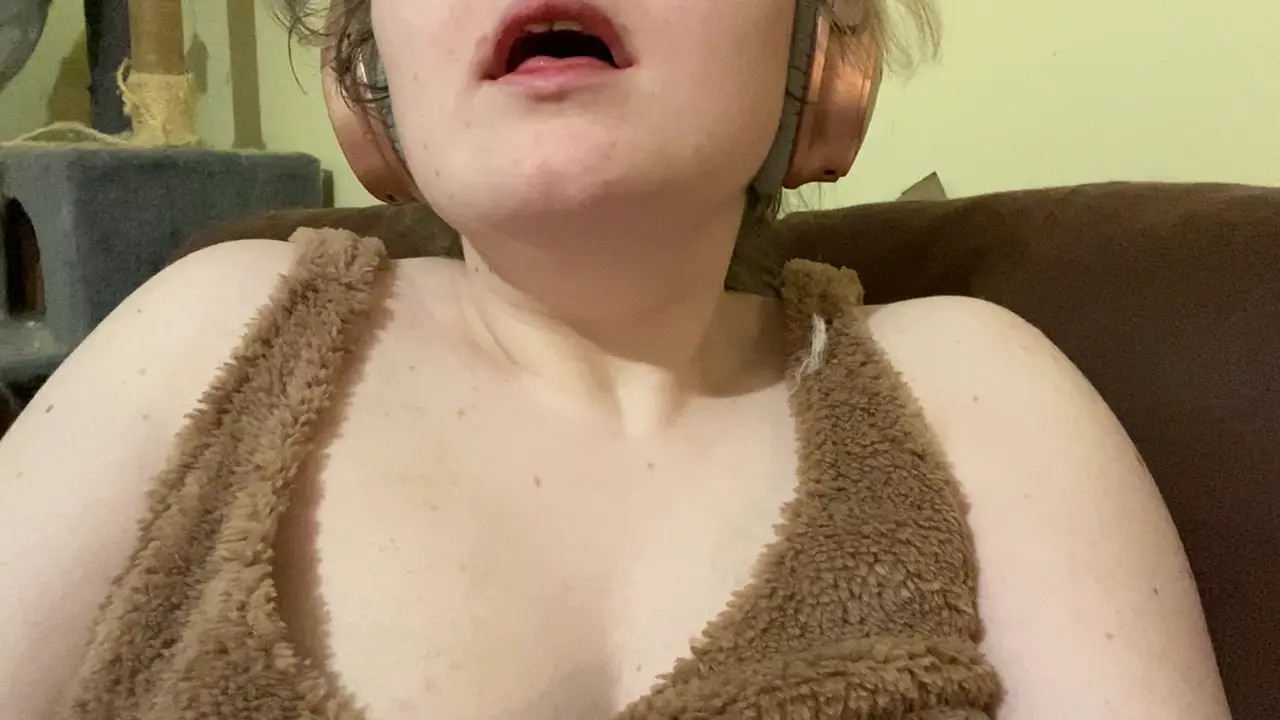 Exclusive Leak: LeasSneezing - Sneezing fit and boob tease - Stream in FullHD | Hotleakxxx.com