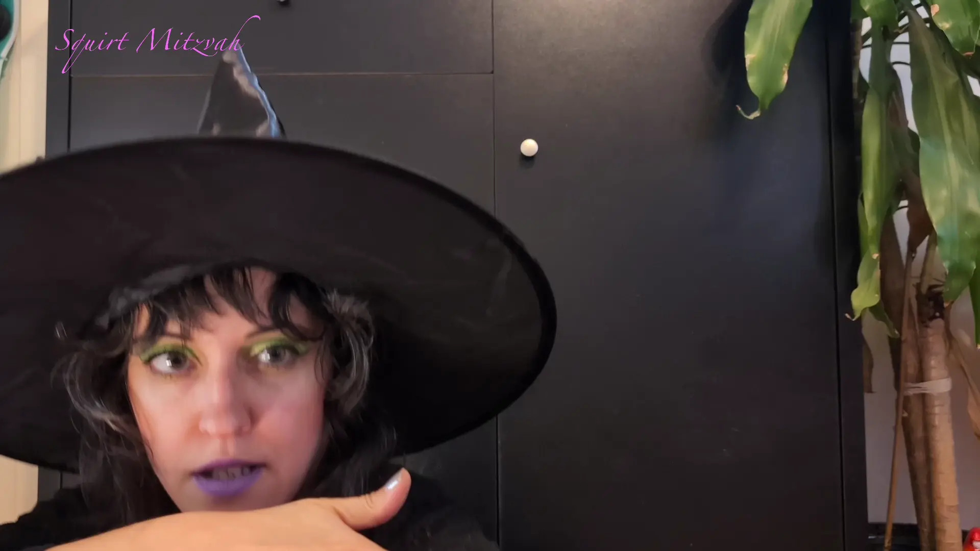 Exclusive Leak: squirtmitzvah - Sour Gummy Bats ASMR With Witch Bella - Stream in FullHD | Hotleakxxx.com