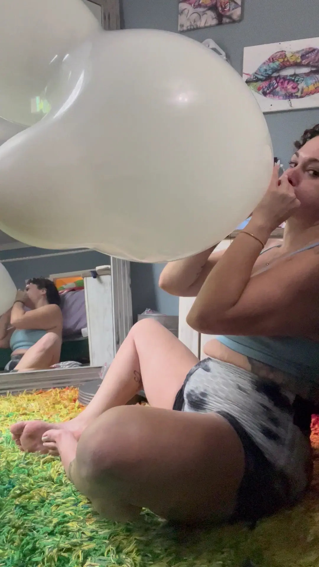 Exclusive Leak: ButtPlugBetty - Popping my Mickey balloon after riding it - Stream in FullHD | Hotleakxxx.com