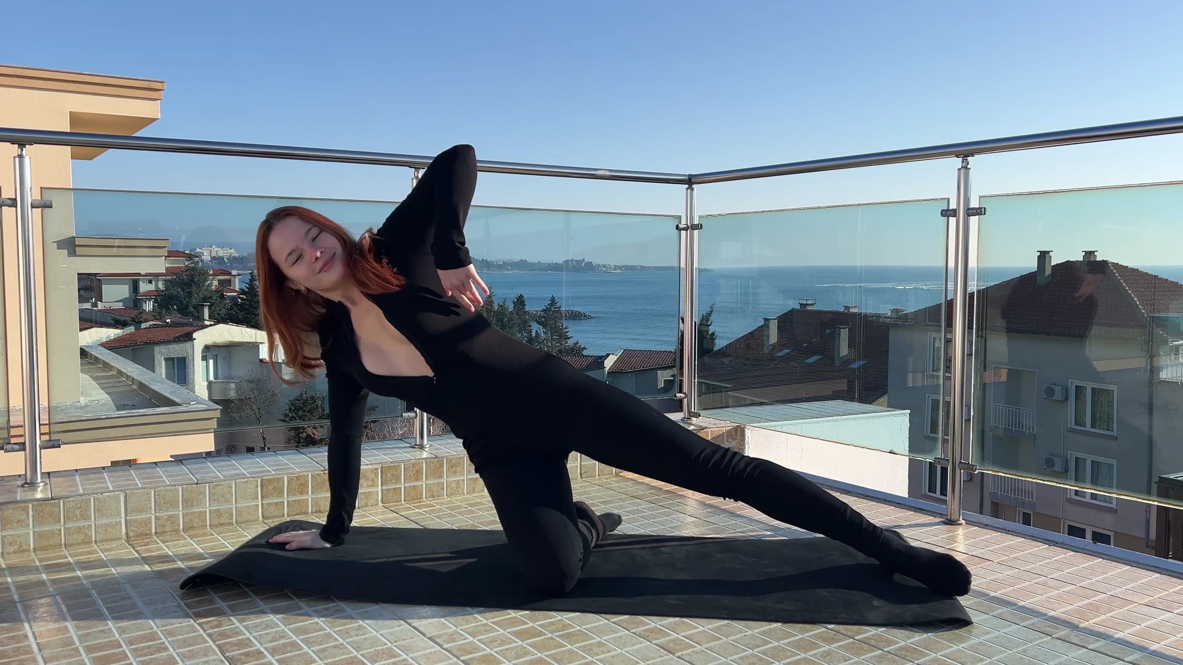 Exclusive Leak: gracetorn - yoga outdoors - Stream in FullHD | Hotleakxxx.com