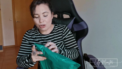 Lilly Munster - Princess Leia Costume Unboxing and Try-On