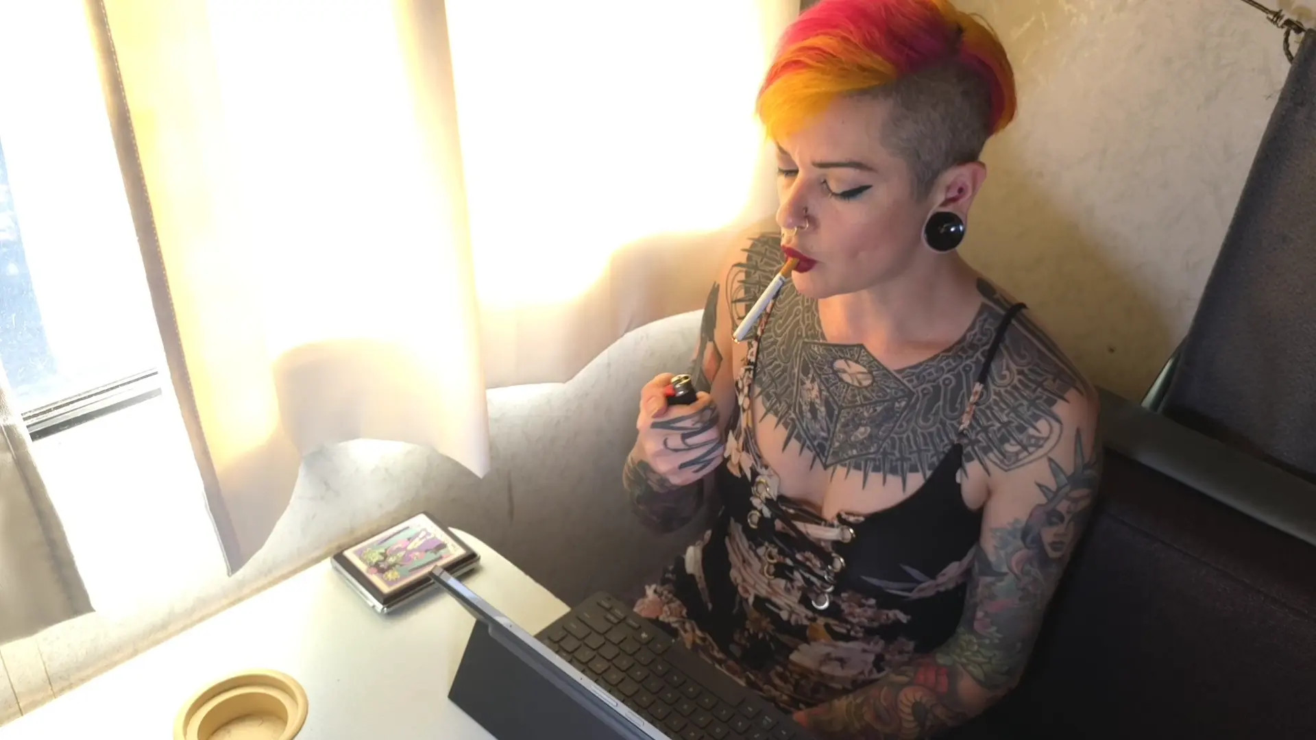 Exclusive Leak: Smoking Lace - Strangers on a Train - Stream in FullHD | Hotleakxxx.com