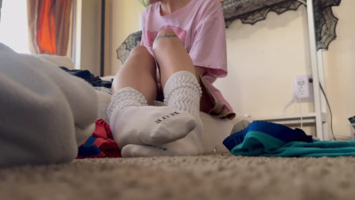 Elle Marz - Unaware giantess folding laundry
