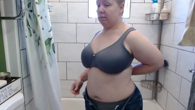 Joslyn - Free shower live