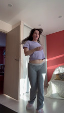 Roni_Tailed - A CUTE GIRL IS DANCING AT HOME