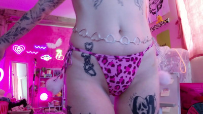 squeezypeach - extended preview for bikini modeling and cum show