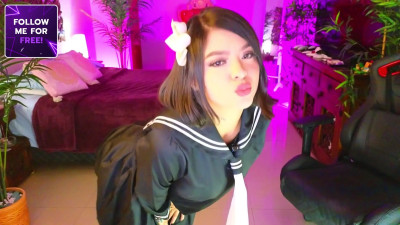 gundamchick - School Girl Dancing to Music
