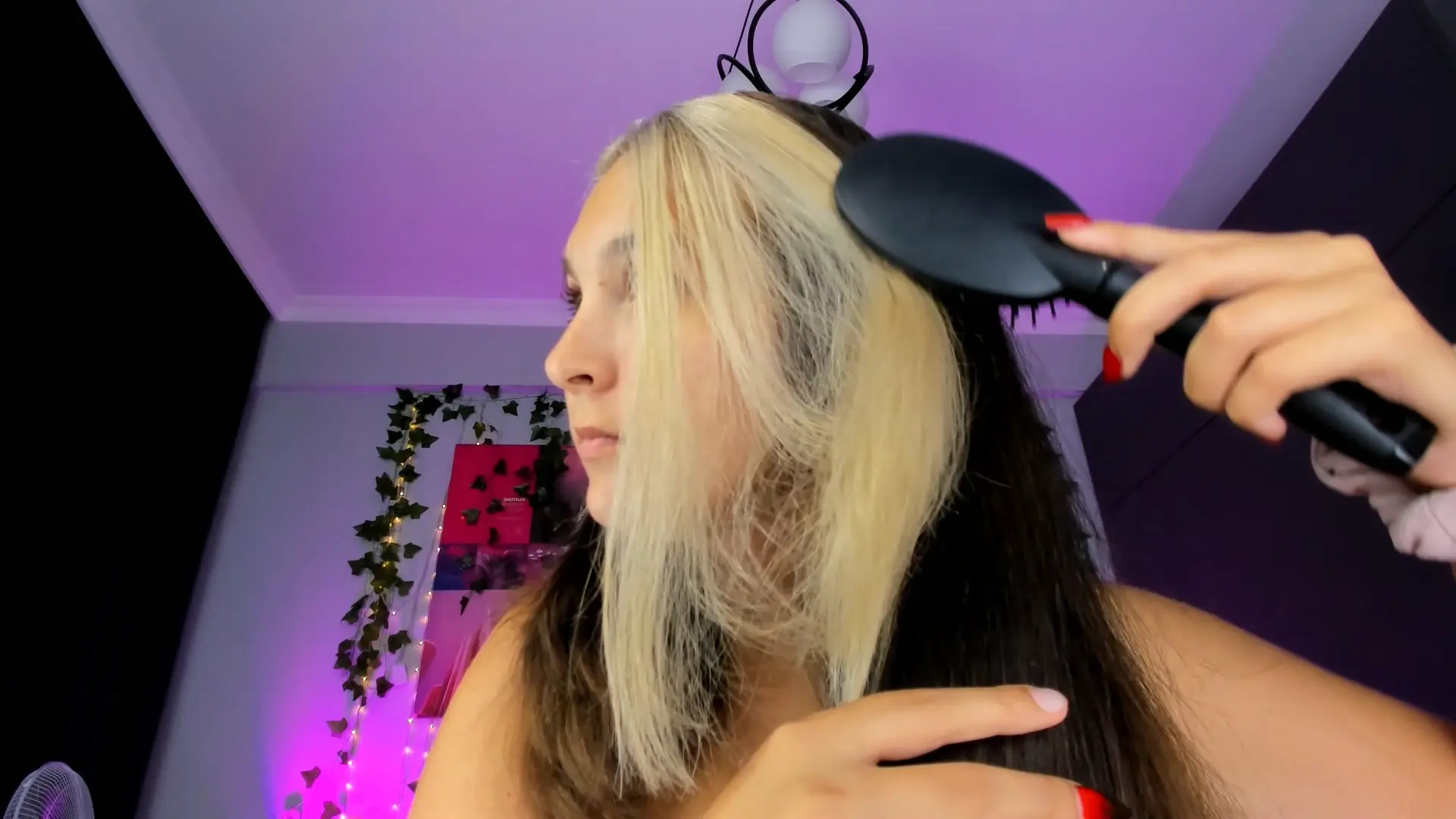 Exclusive Leak: Karolina_Mustela - making my hairsstyle. 2 tails or pigtails - Stream in FullHD | Hotleakxxx.com
