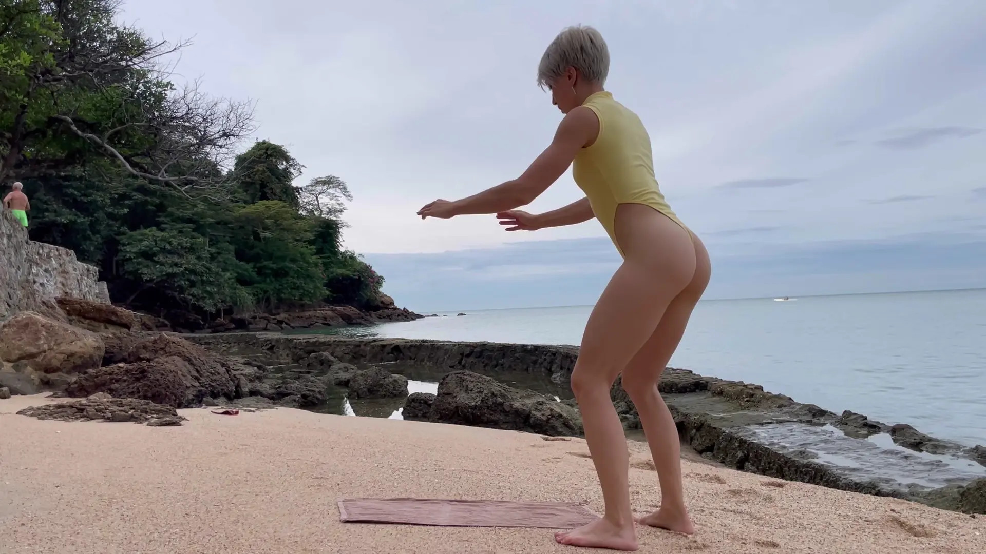Exclusive Leak: Muscular Alica - Working out on the beach - Stream in FullHD | Hotleakxxx.com