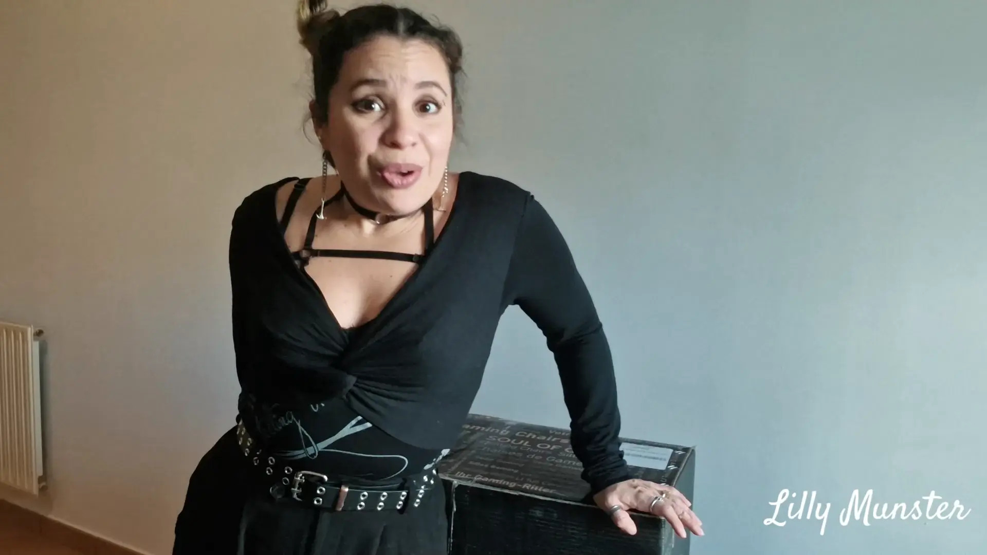 Exclusive Leak: Lilly Munster - Unboxing And Assembling My New Gaming Chair - Stream in FullHD | Hotleakxxx.com