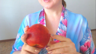 umnizza7777 - ASMR! A delicious juicy apple