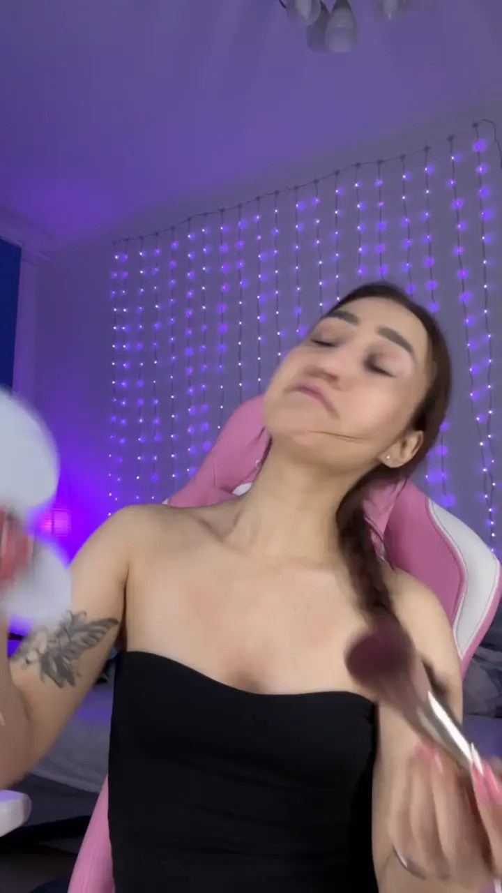 Exclusive Leak: ChloeMorrin - Makeup before streaming - Stream in FullHD | Hotleakxxx.com